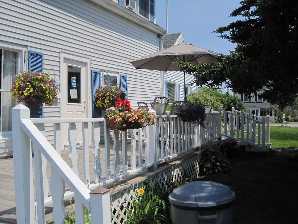 Isleview Motel and Cottages 2