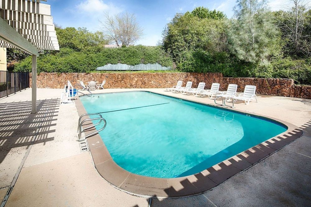 Red Lion Inn & Suites Auburn 1