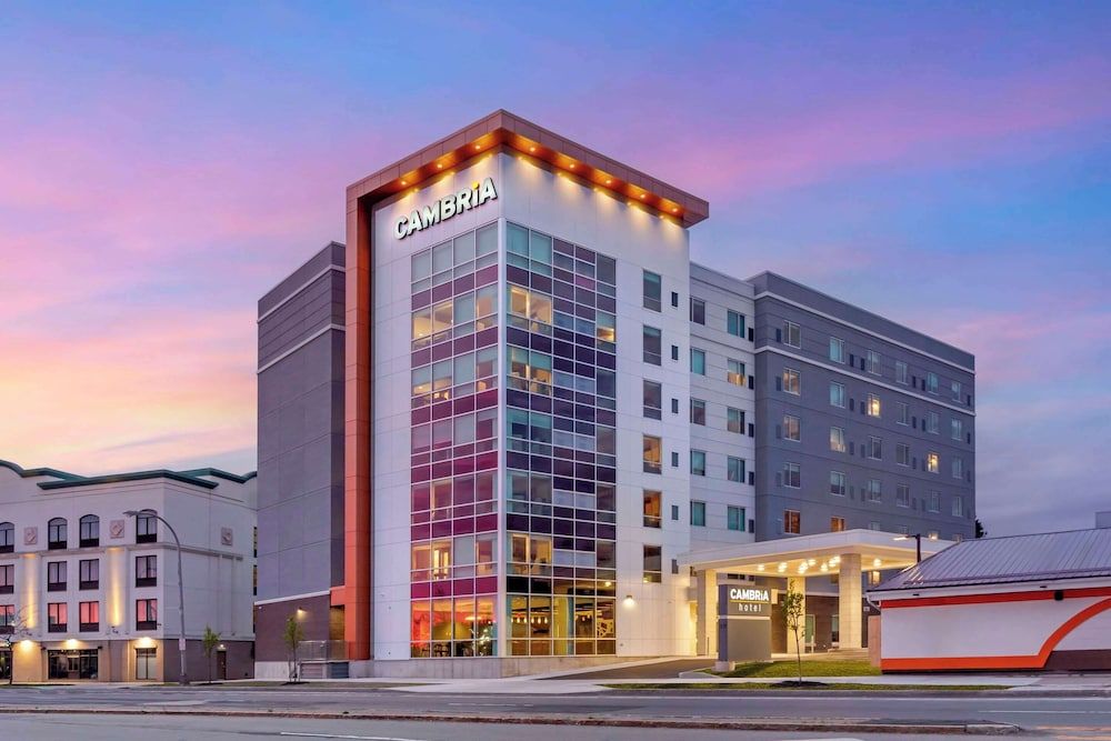 Cambria Hotel Niagara Falls 1