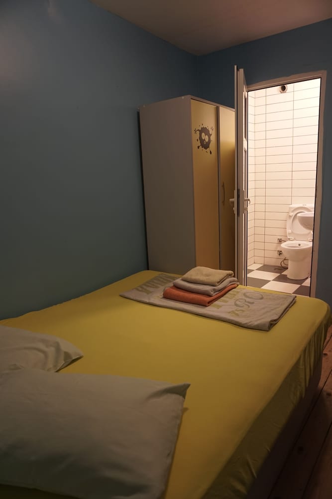 Chilloutlya Hostel&Bar 2