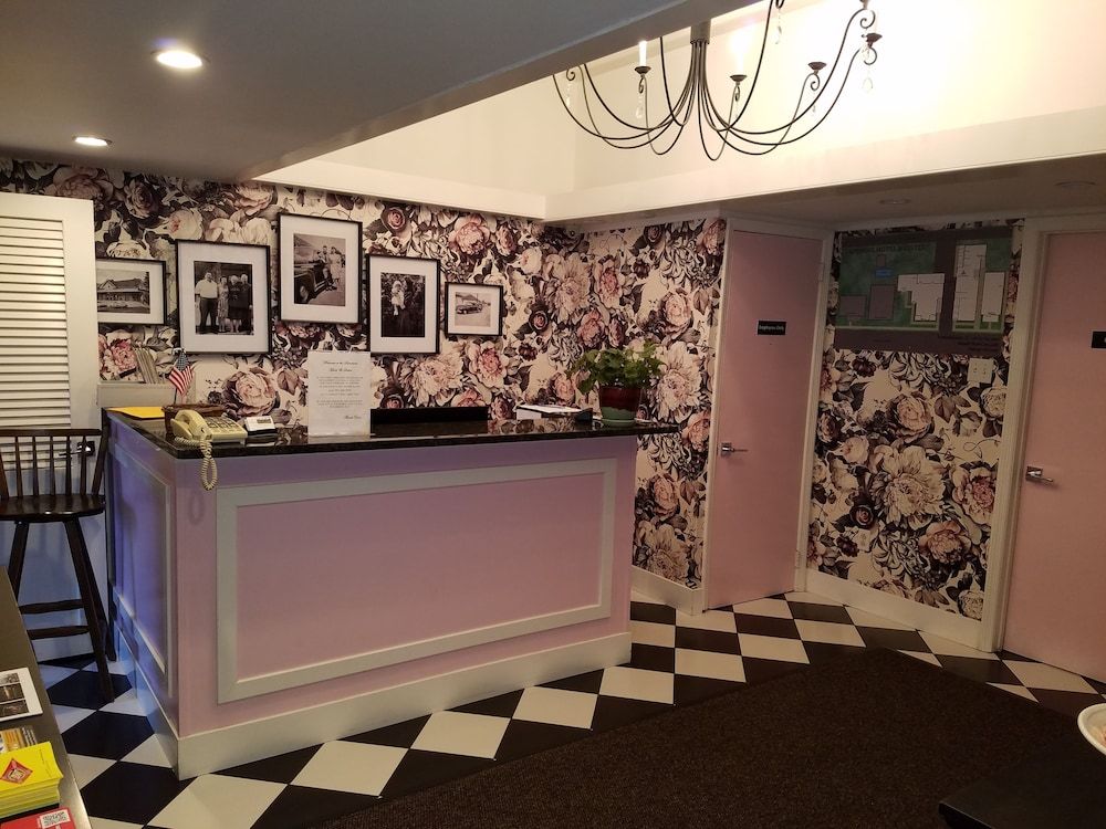 Simmons Motel and Suites 2