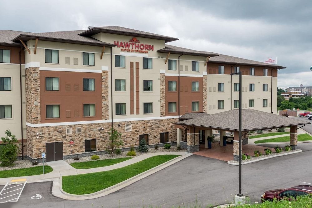 Hawthorn Suites by Wyndham Wheeling at The Highlands 1