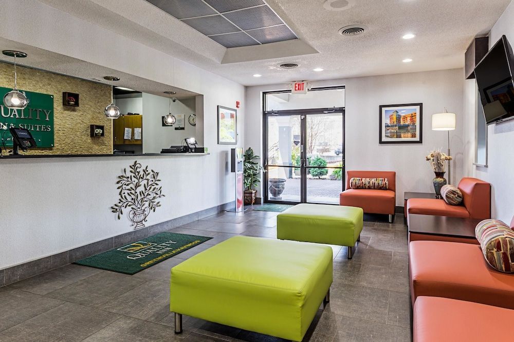 Quality Inn & Suites Greenville - Haywood Mall 2