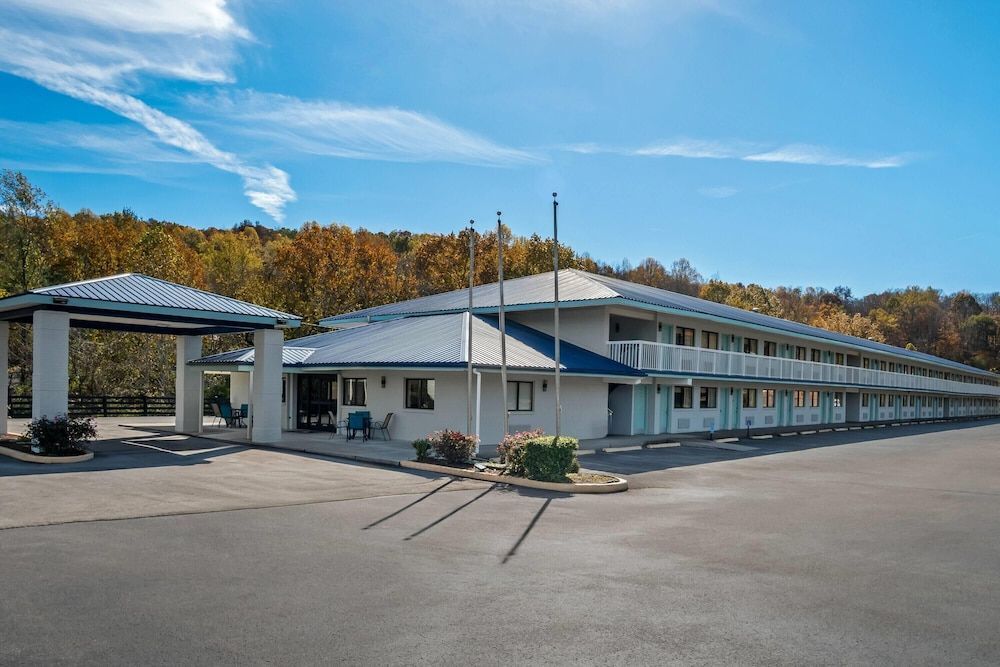 Days Inn by Wyndham Renfro Valley Mount Vernon 1
