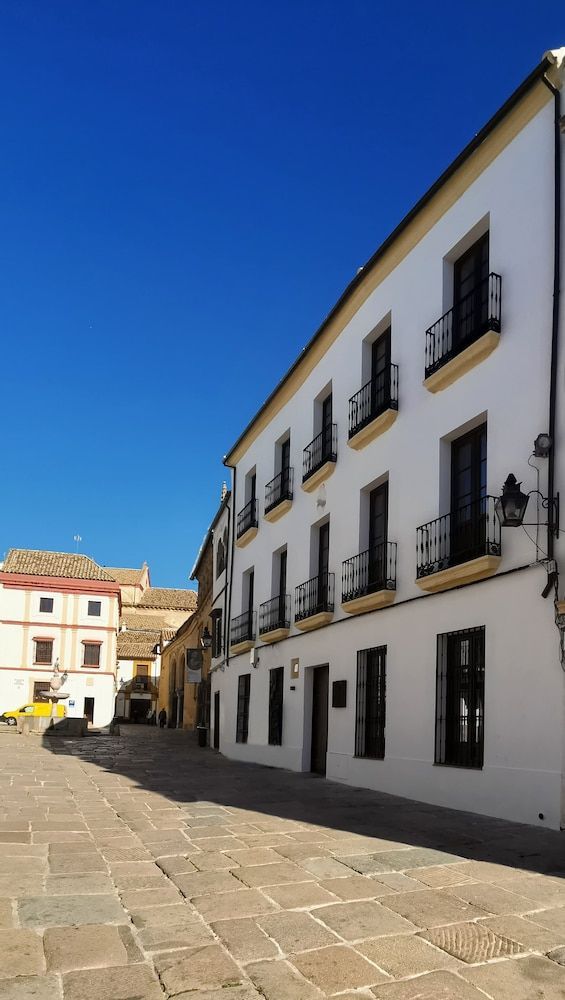 Puerta de la Ribera Suites 1