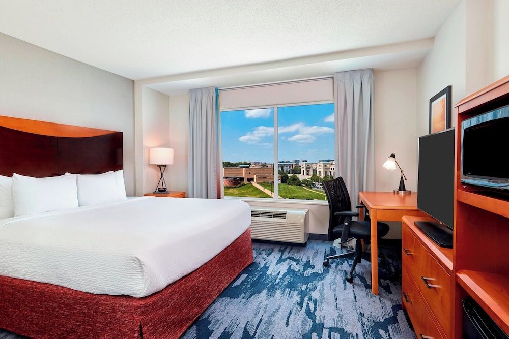 Fairfield Inn Suites Indianapolis Downtown 1