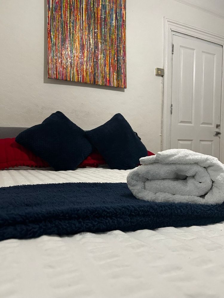 Balham Double Deluxe Room 4 2