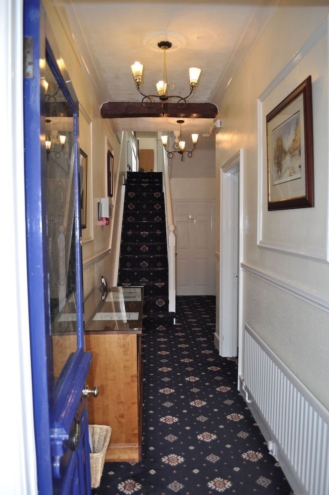 Avoncot Guest House 2