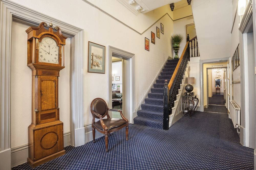 OYO Devonshire Park Hotel 2