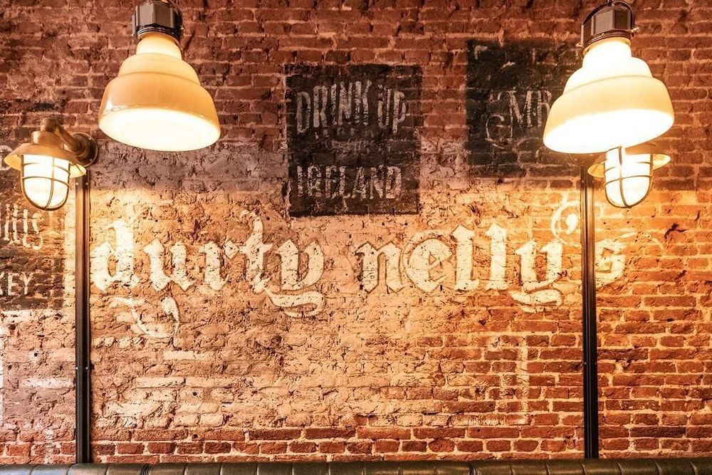 Durty Nelly's Inn 1