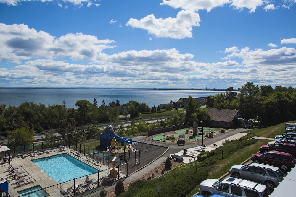 Edgewater Hotel and Waterpark 1