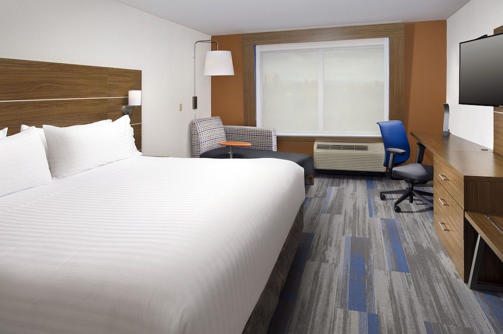 Holiday Inn Express & Suites ALTOONA by IHG 2