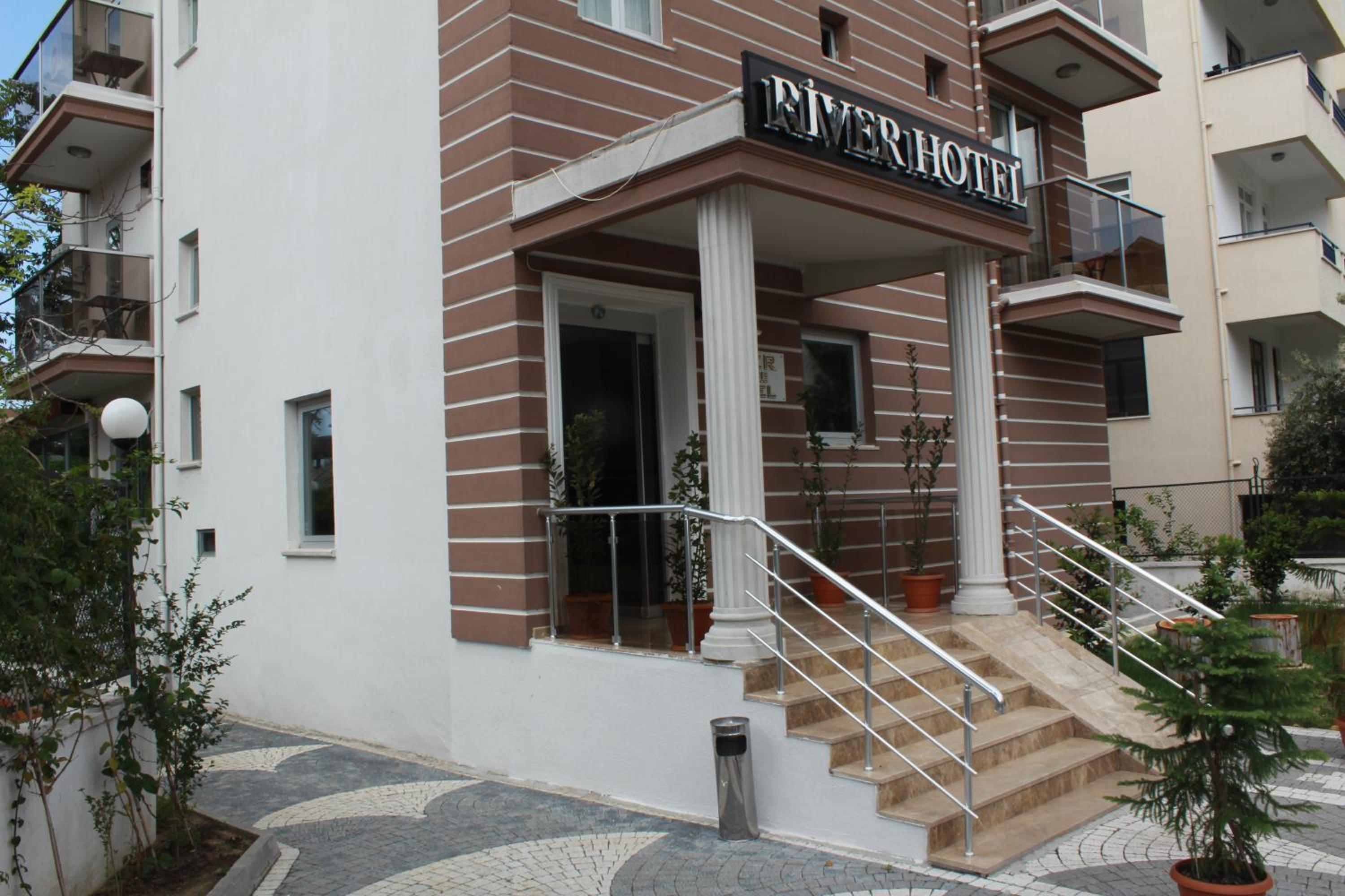 River Hotel 2