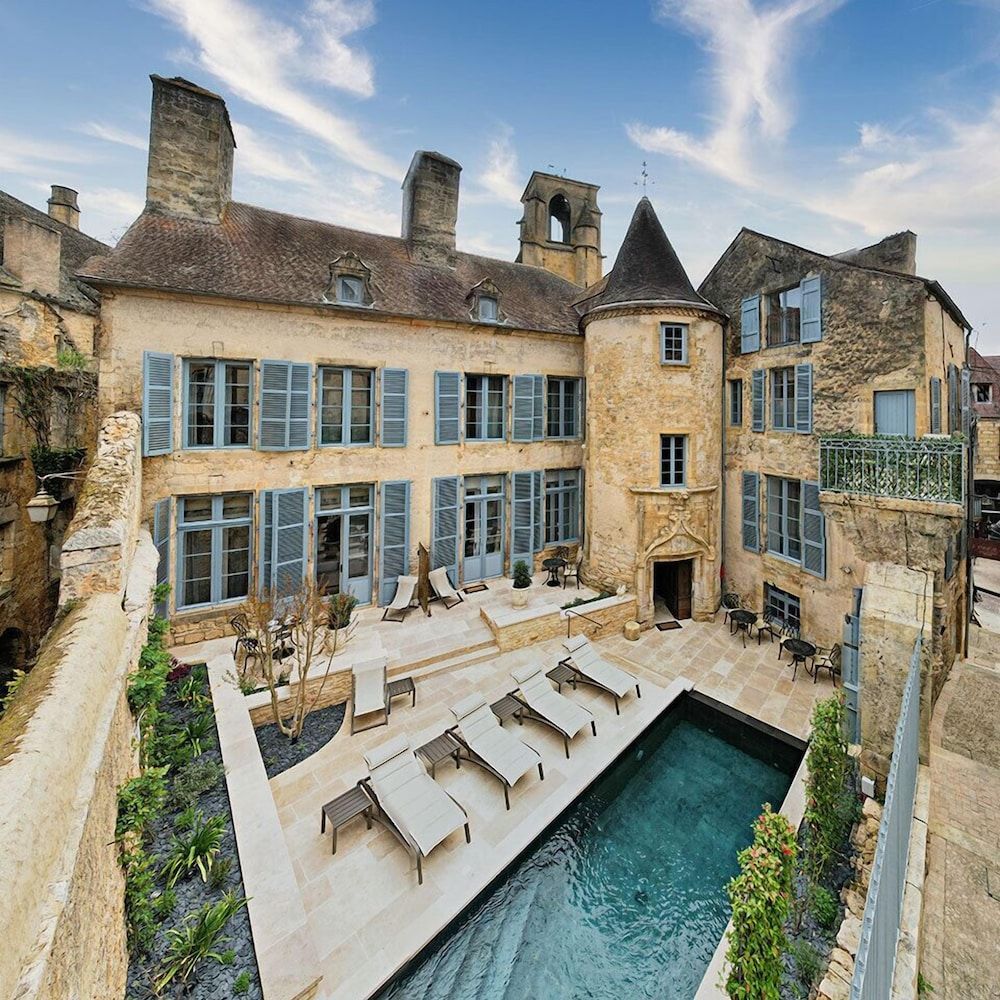 LE PETIT MANOIR 1
