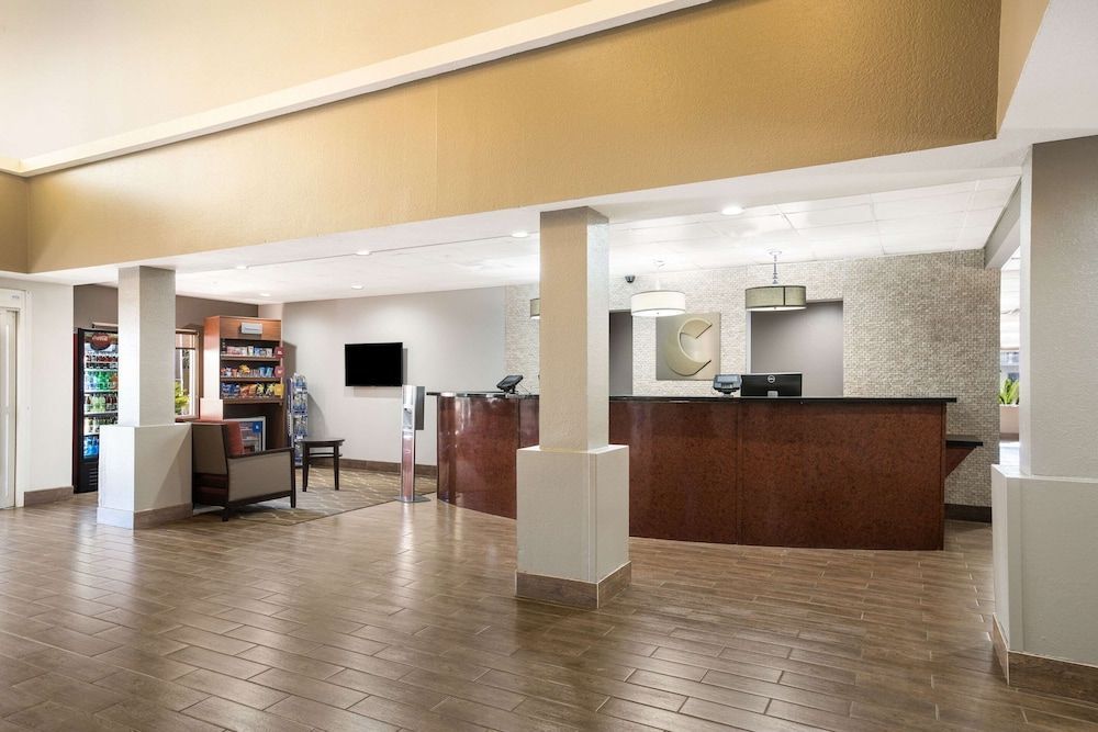Comfort Suites Forsyth near I-75 2