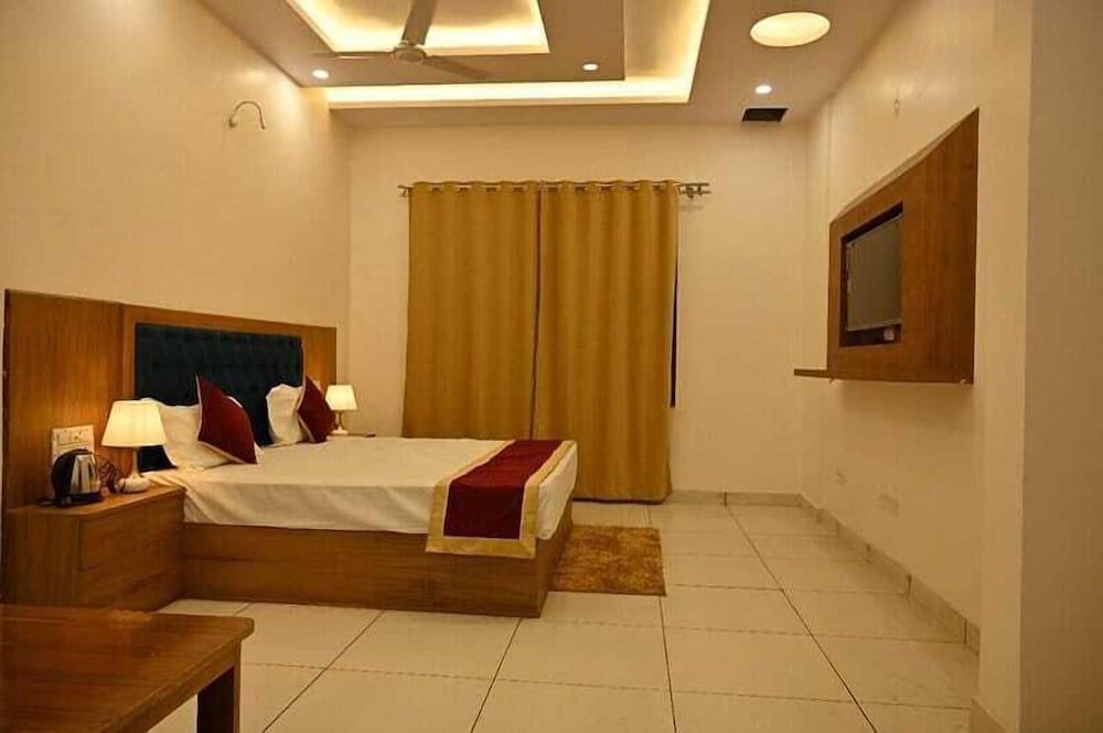 Shiva Palace by Golden Leaf Hotels 2