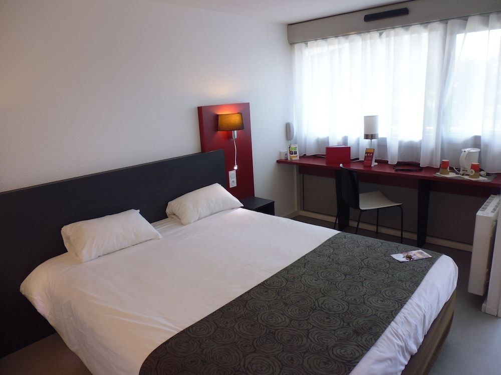 Brit Hotel Mayenne 1