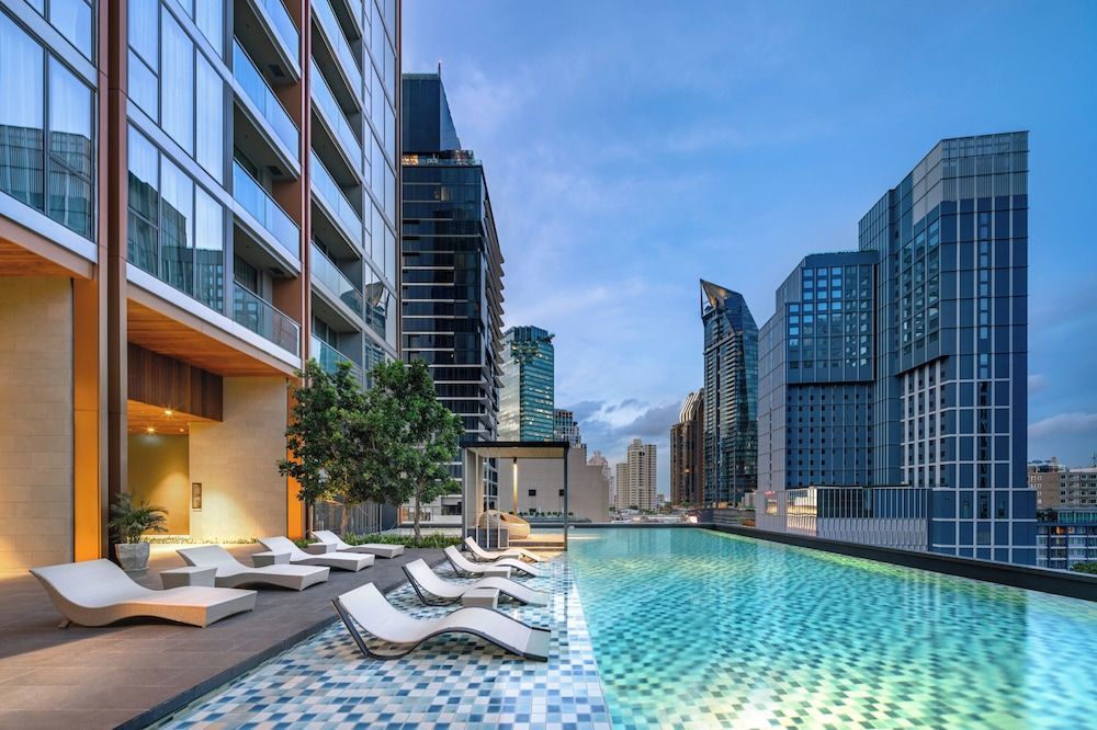 Oakwood Suites Bangkok 1