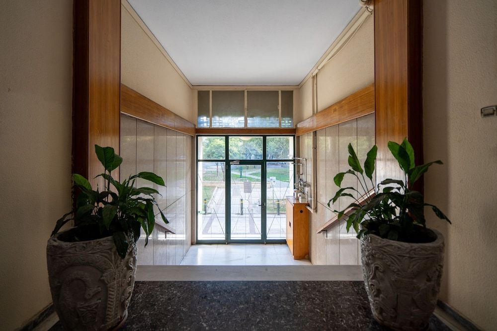 City Chic Apartment with Park View 2