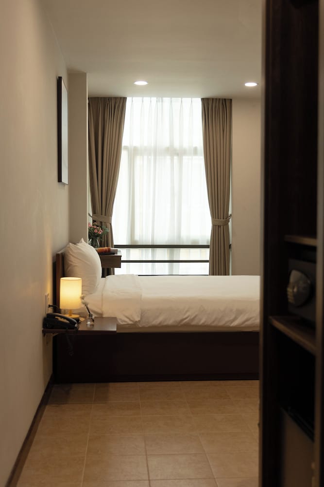Beige Hotel 1