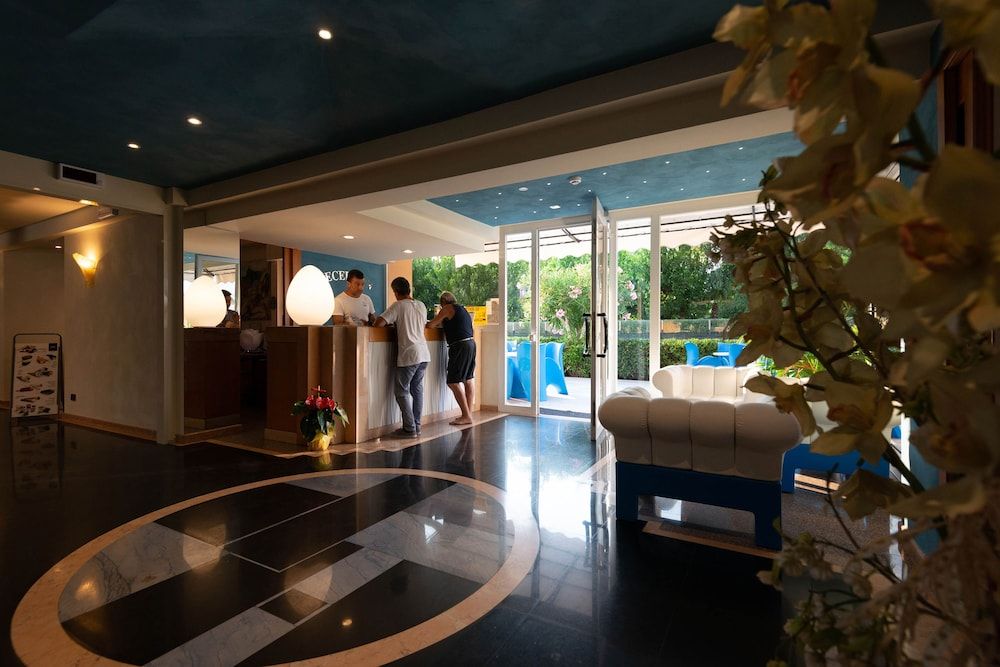 Hotel Paradiso 2