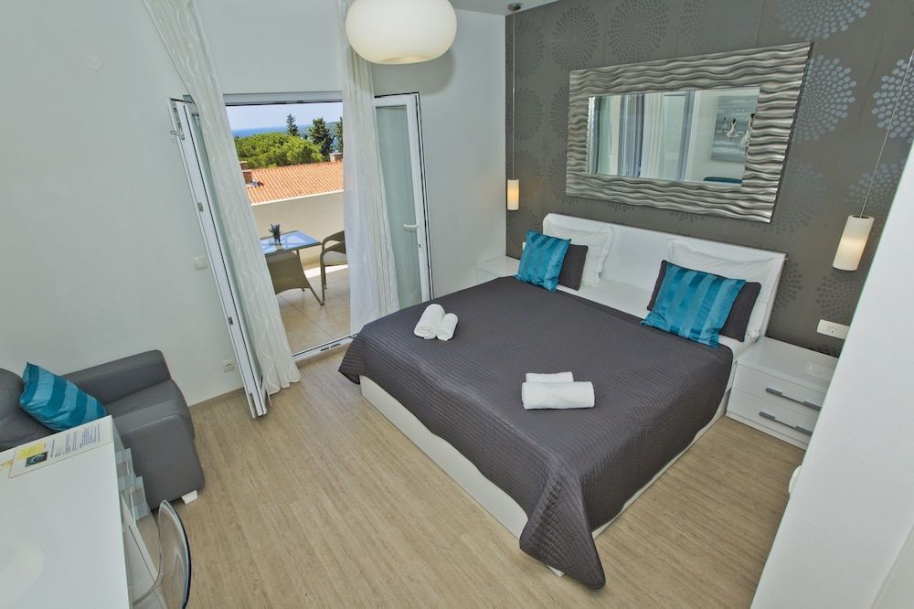 Violeta Hvar 1