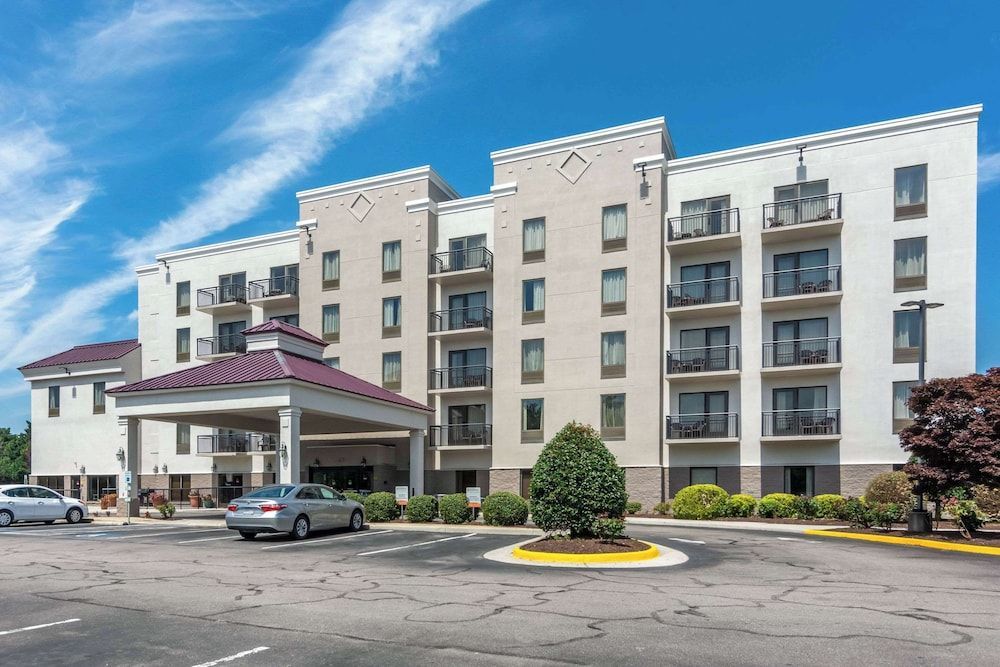Comfort Suites Southpark 1