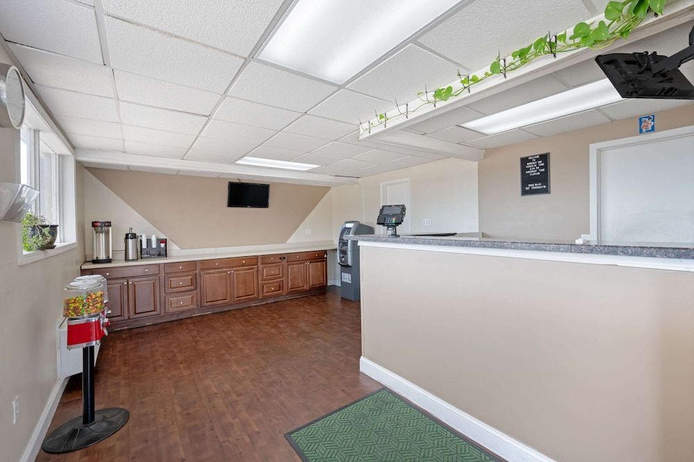 Rodeway Inn Terre Haute near University 2