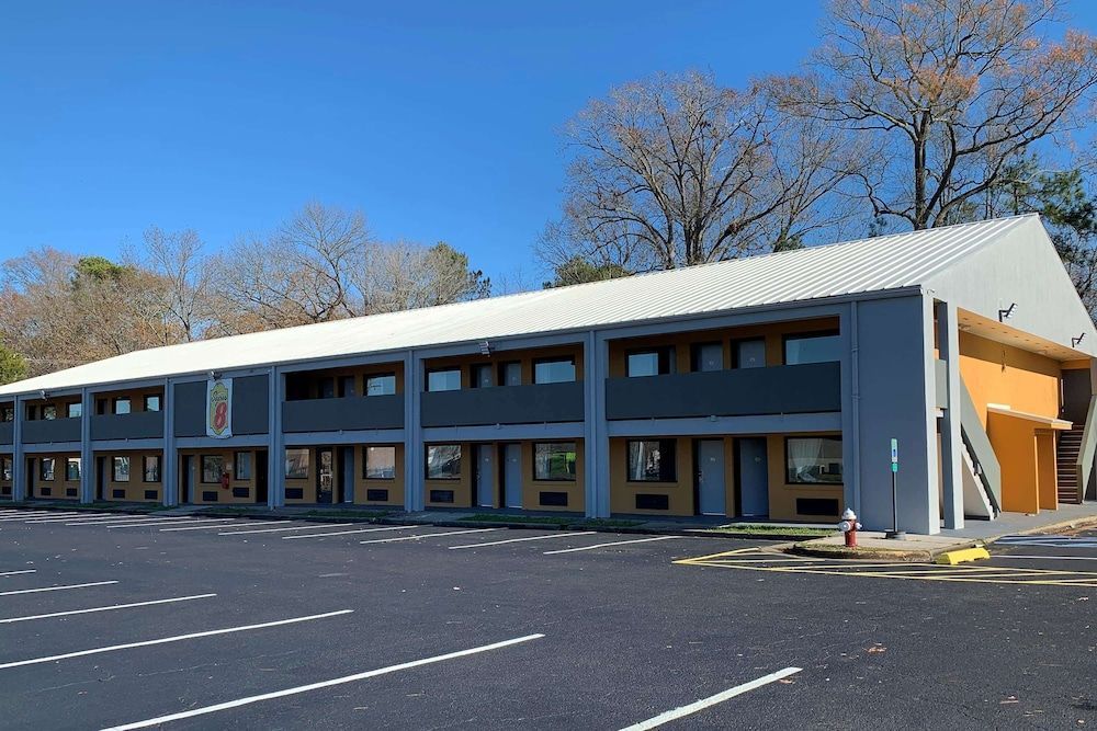 Super 8 by Wyndham Newport News 1