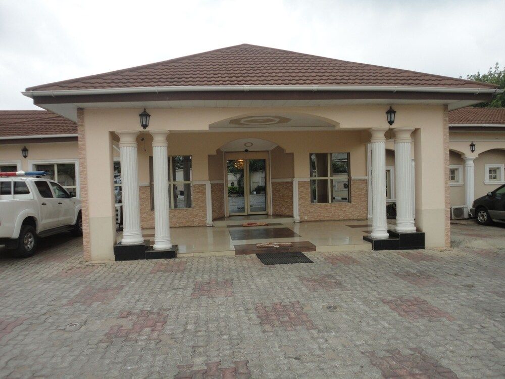 SDM Tavern and Suites 1