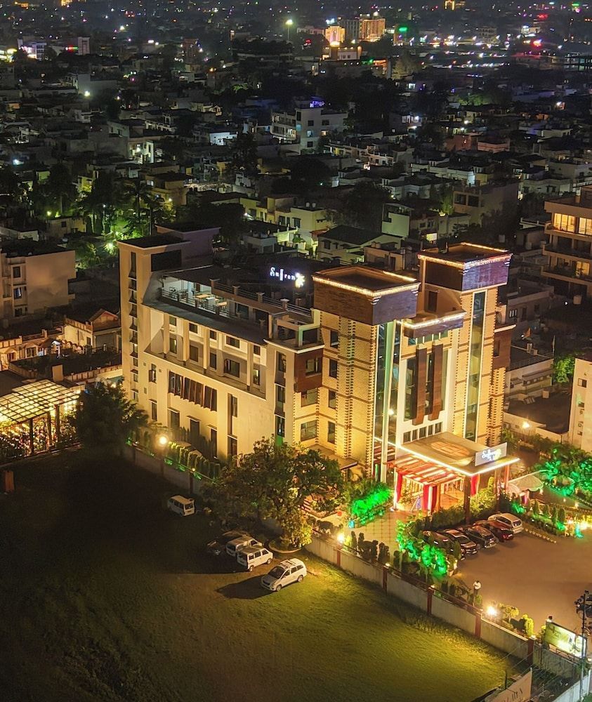 Hotel Saffron Leaf 1