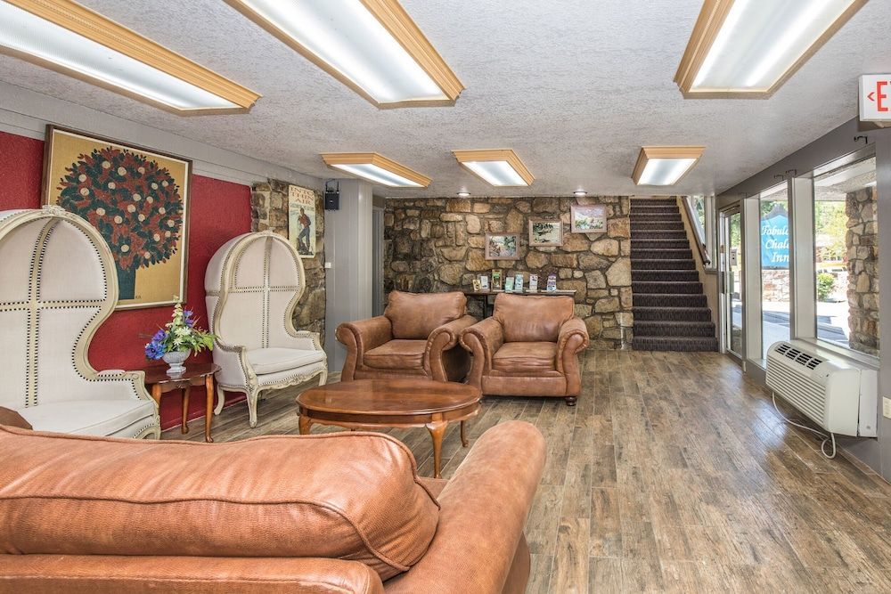 Fabulous Chalet Inn 2