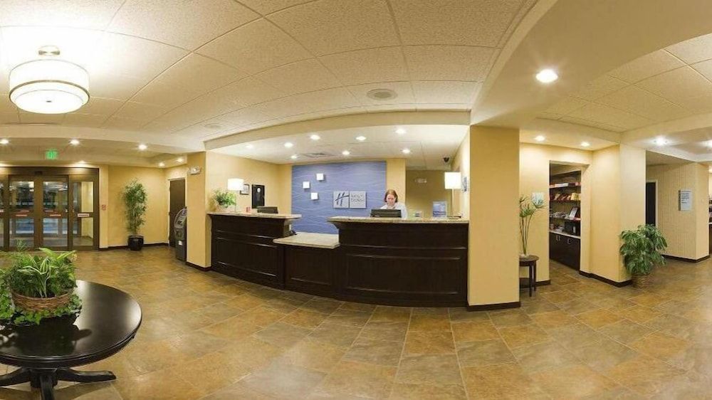 Holiday Inn Express & Suites MALONE by IHG 2