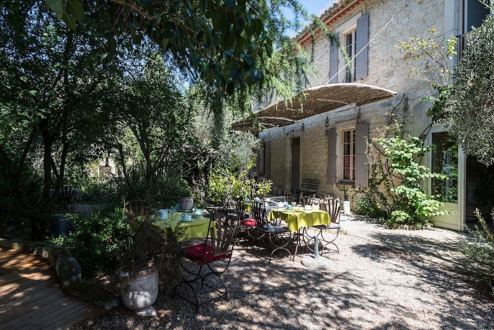 Hôtel Mas Vidau Porte des Alpilles 1