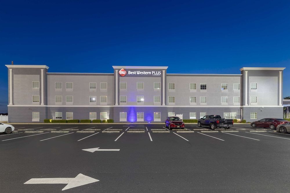 Best Western Plus Brunswick Inn & Suites 1
