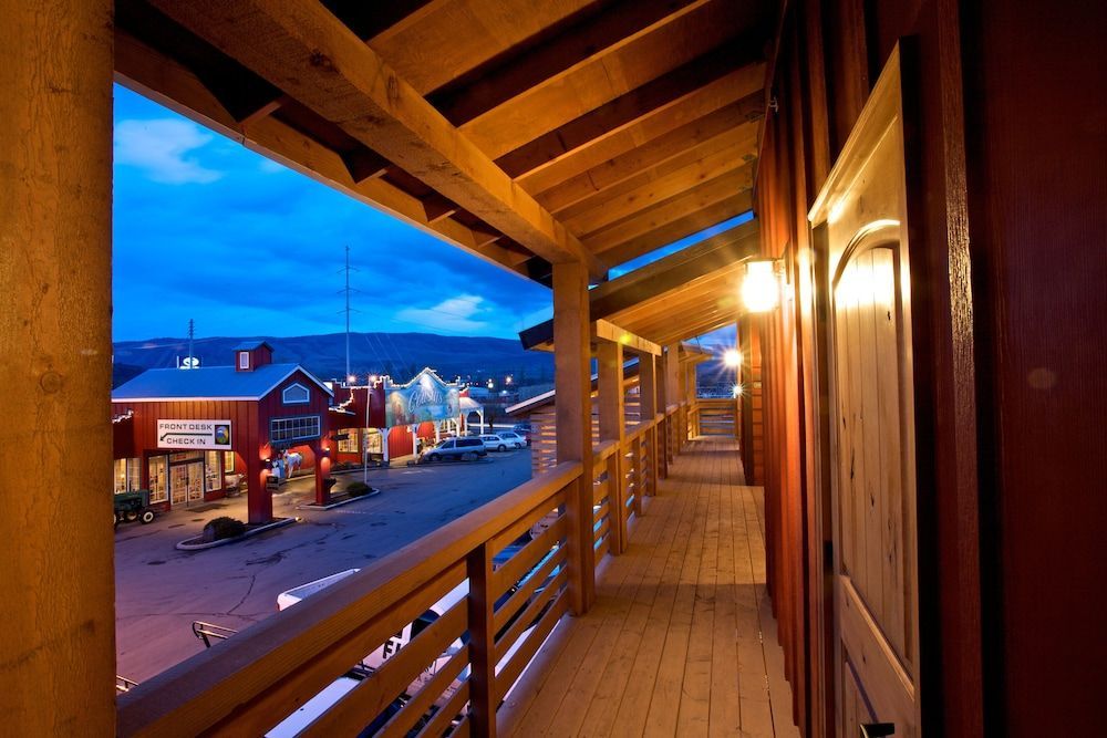 Cousin's Country Inn 1