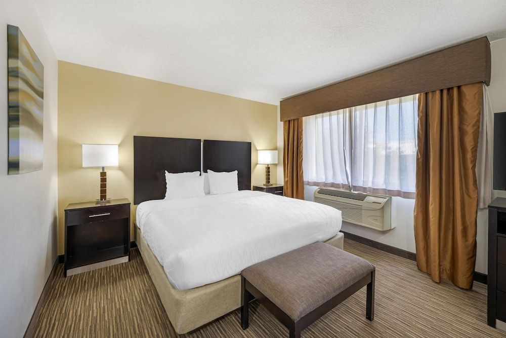 Best Western Plus the Four Corners Inn 1