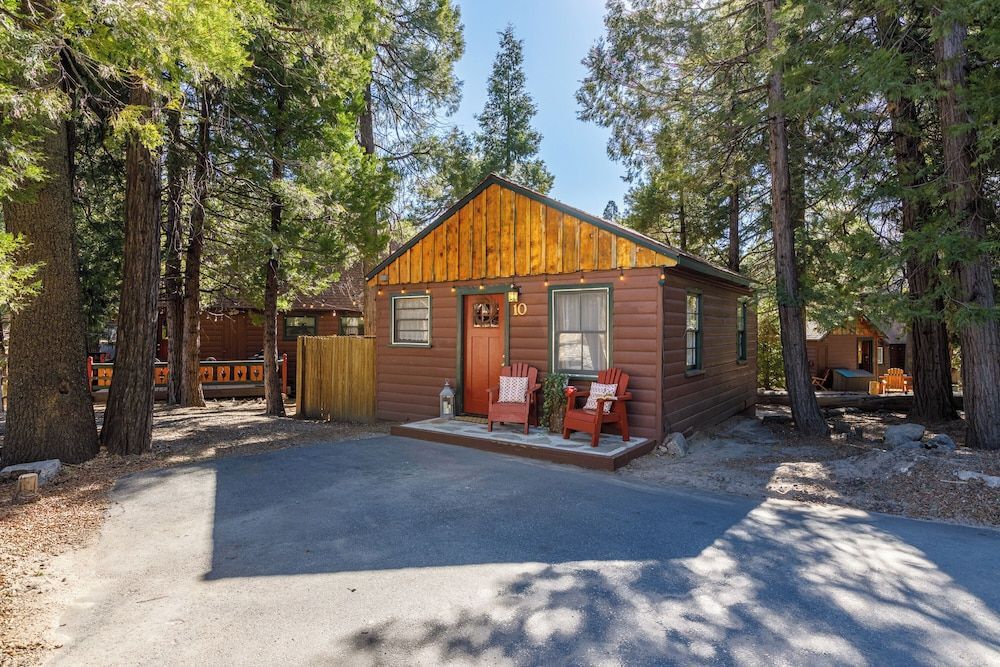 Arrowhead Pine Rose Cabins 1