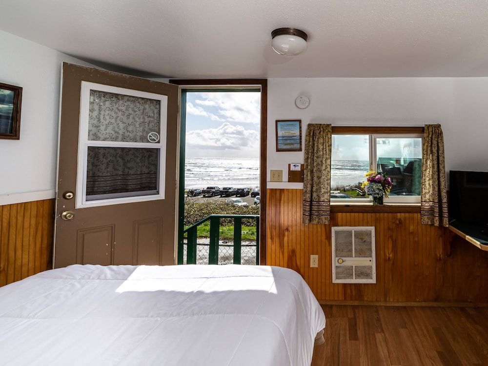 Oceanside Ocean Front Cabins 2