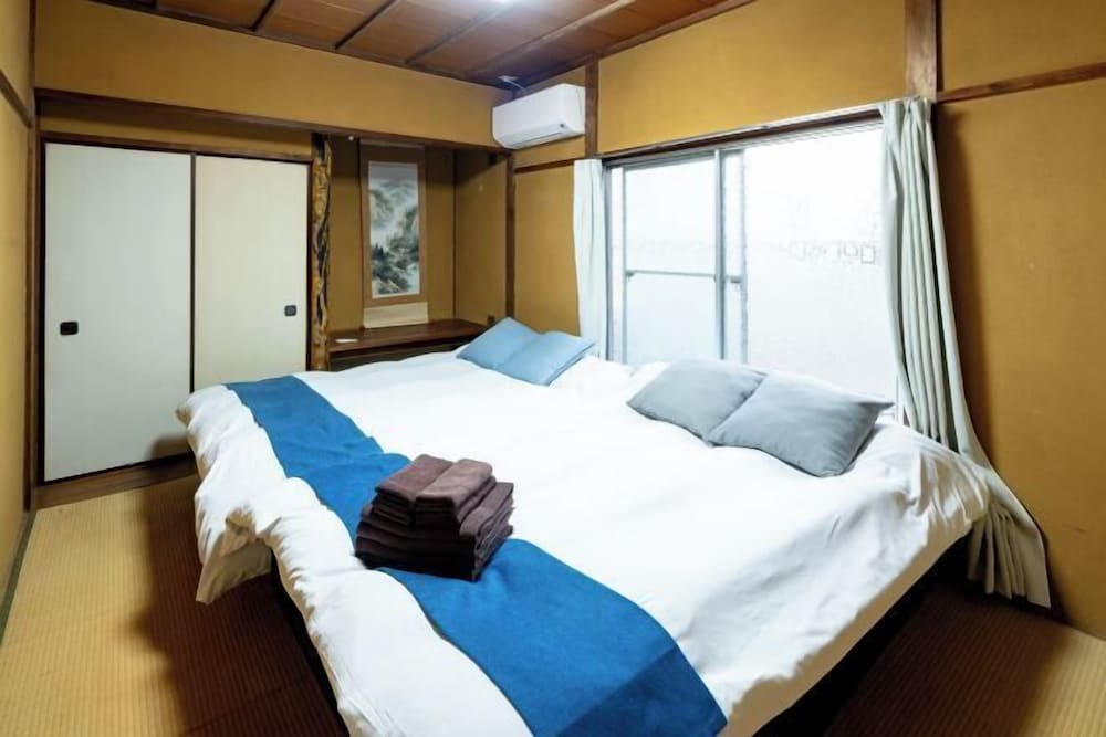 8 min by train from Ikebukuro Station, 18 min from Shinjuku Station 1
