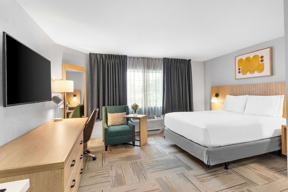 Sonesta Simply Suites Austin South 1