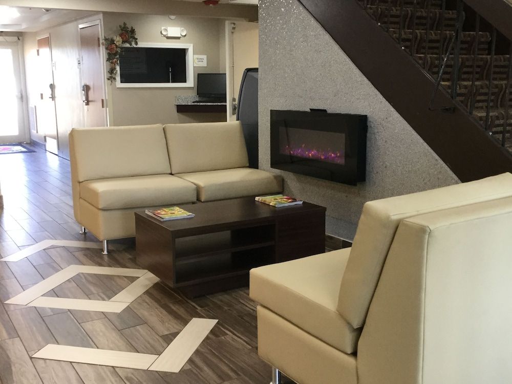 Super 8 by Wyndham South Holland 1