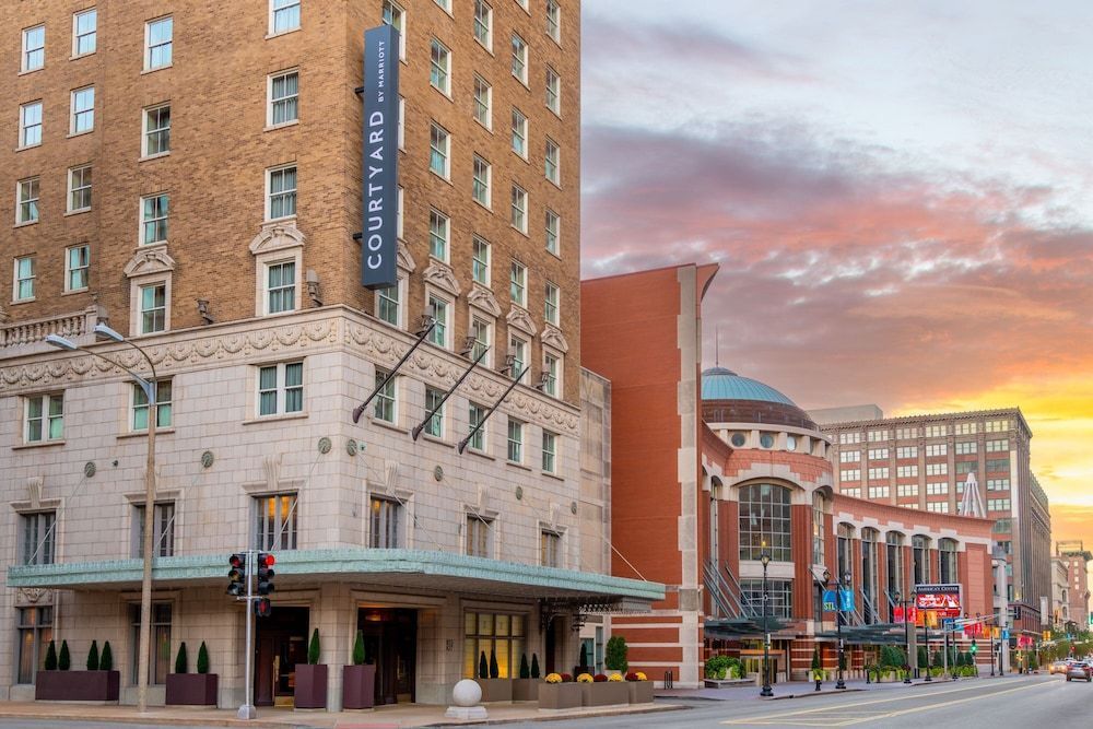 Courtyard St. Louis Downtown/Convention Center 1
