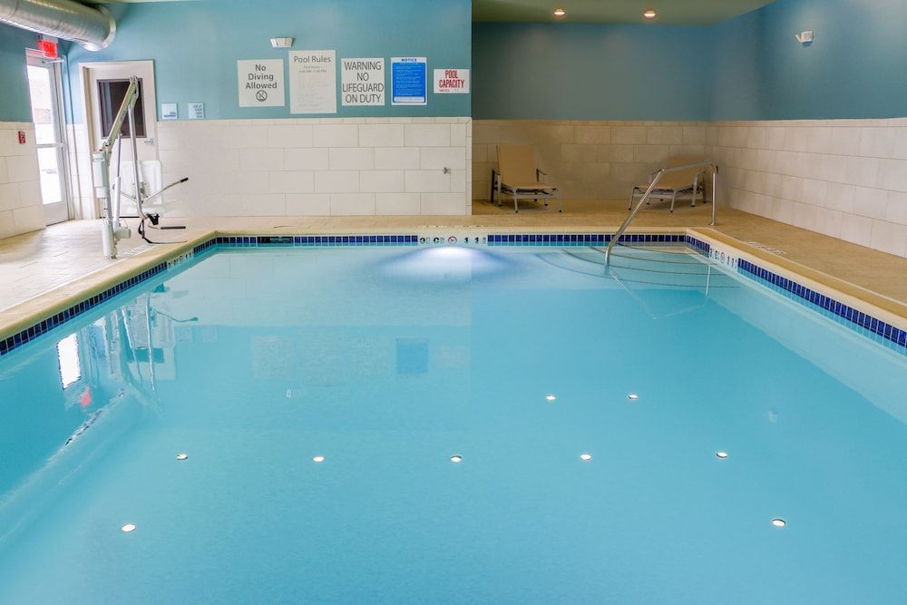 Holiday Inn Express & Suites DETROIT NORTHWEST - LIVONIA by IHG 1