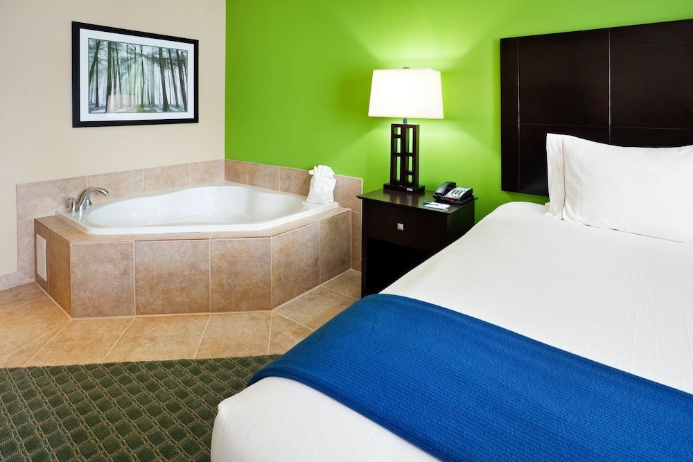 Holiday Inn Express & Suites NEWPORT SOUTH by IHG 2