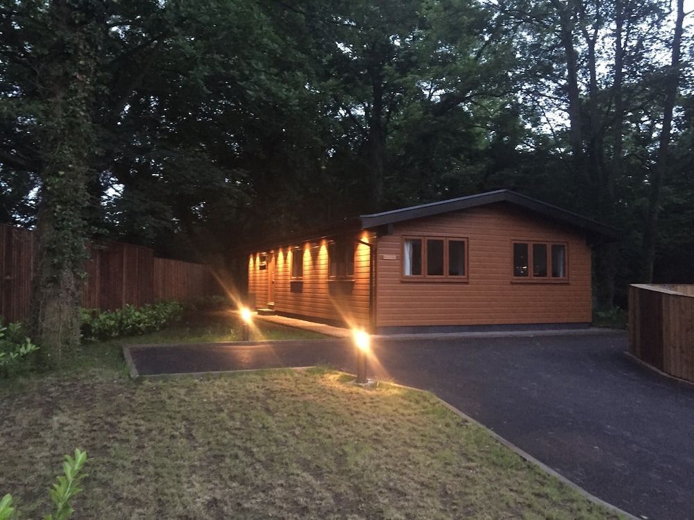 Shellow Lane Lodges 1