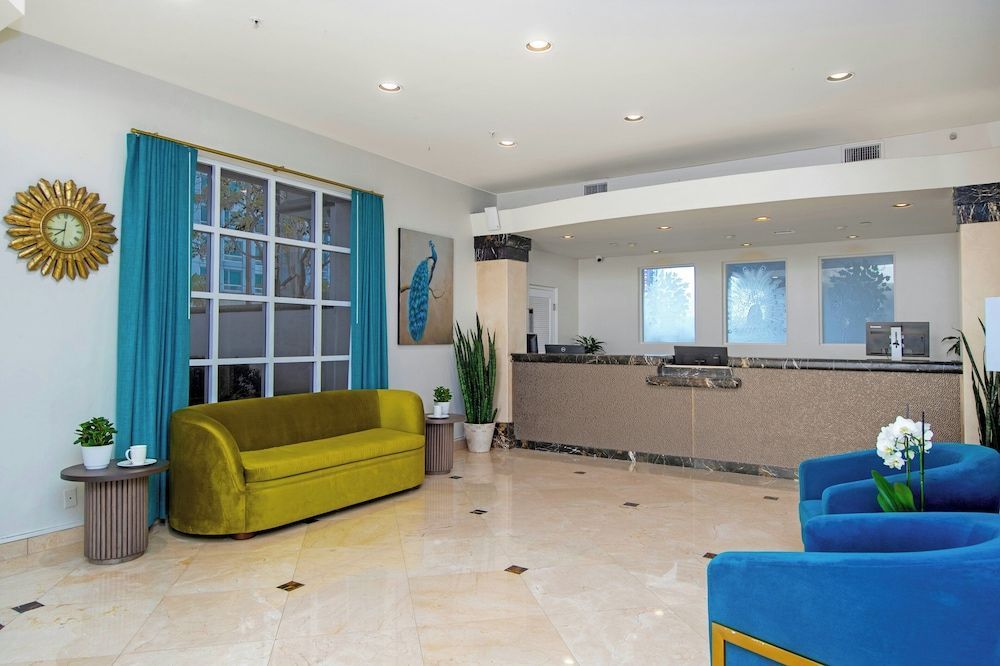 Peacock Suites 2