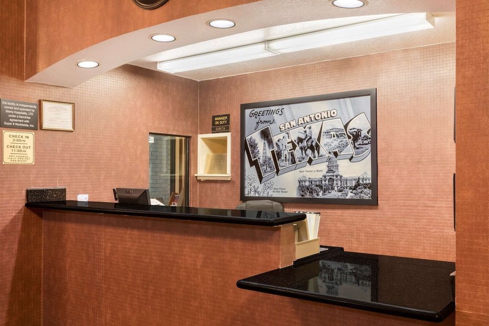Super 8 by Wyndham San Antonio at I-10 2
