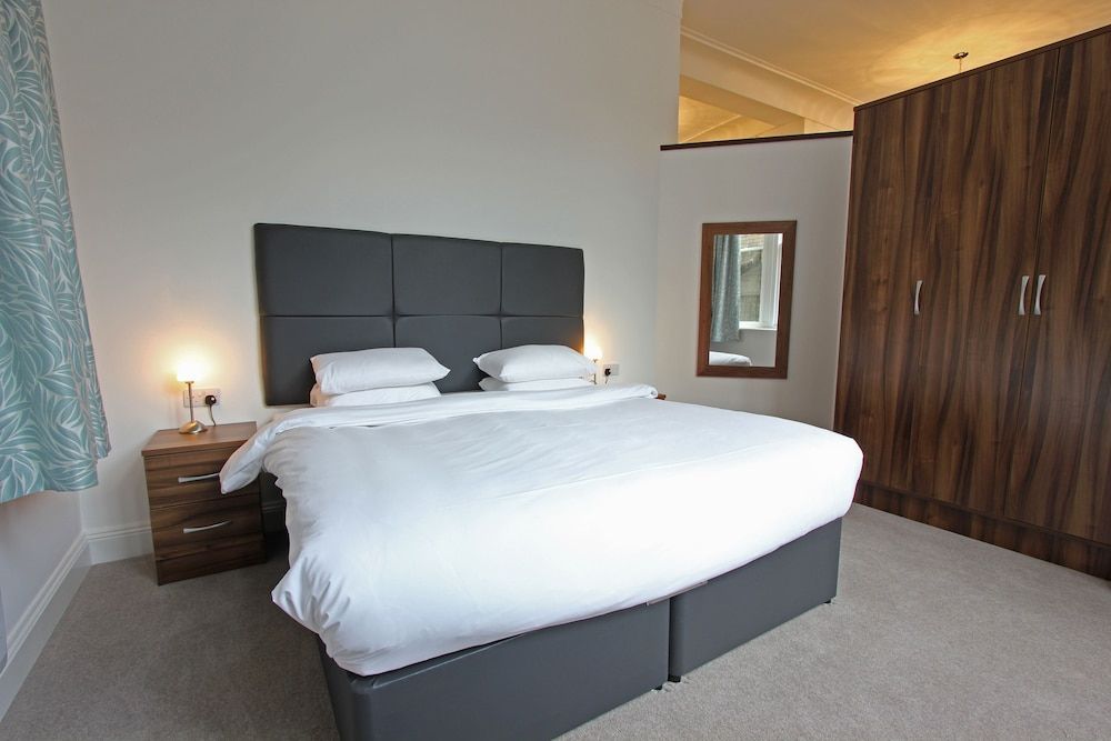 The Castle Collection 14 Cook Street 1