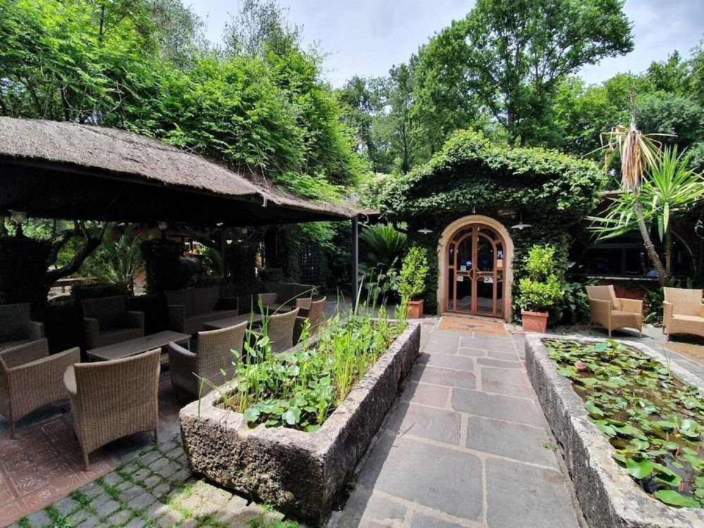 Chalet Near Rome, in a Park With Shared Swimming Pool 1